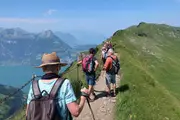 Wanderung der Belegschaft der Firma Mutter über den Grat vom Klingenstock zum Fronalpstock 